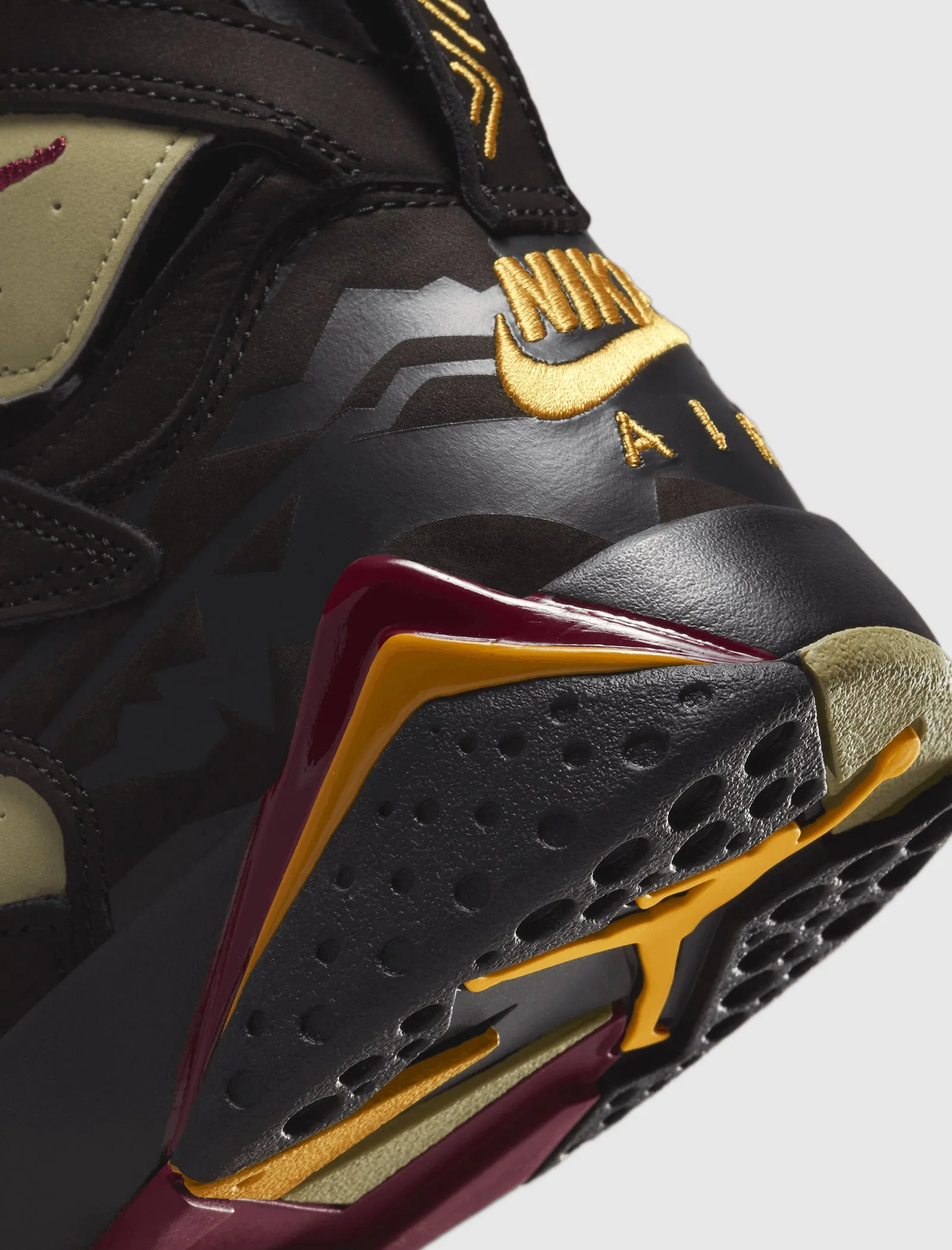 AIR JORDAN 7 RETRO SE "BLACK OLIVE"