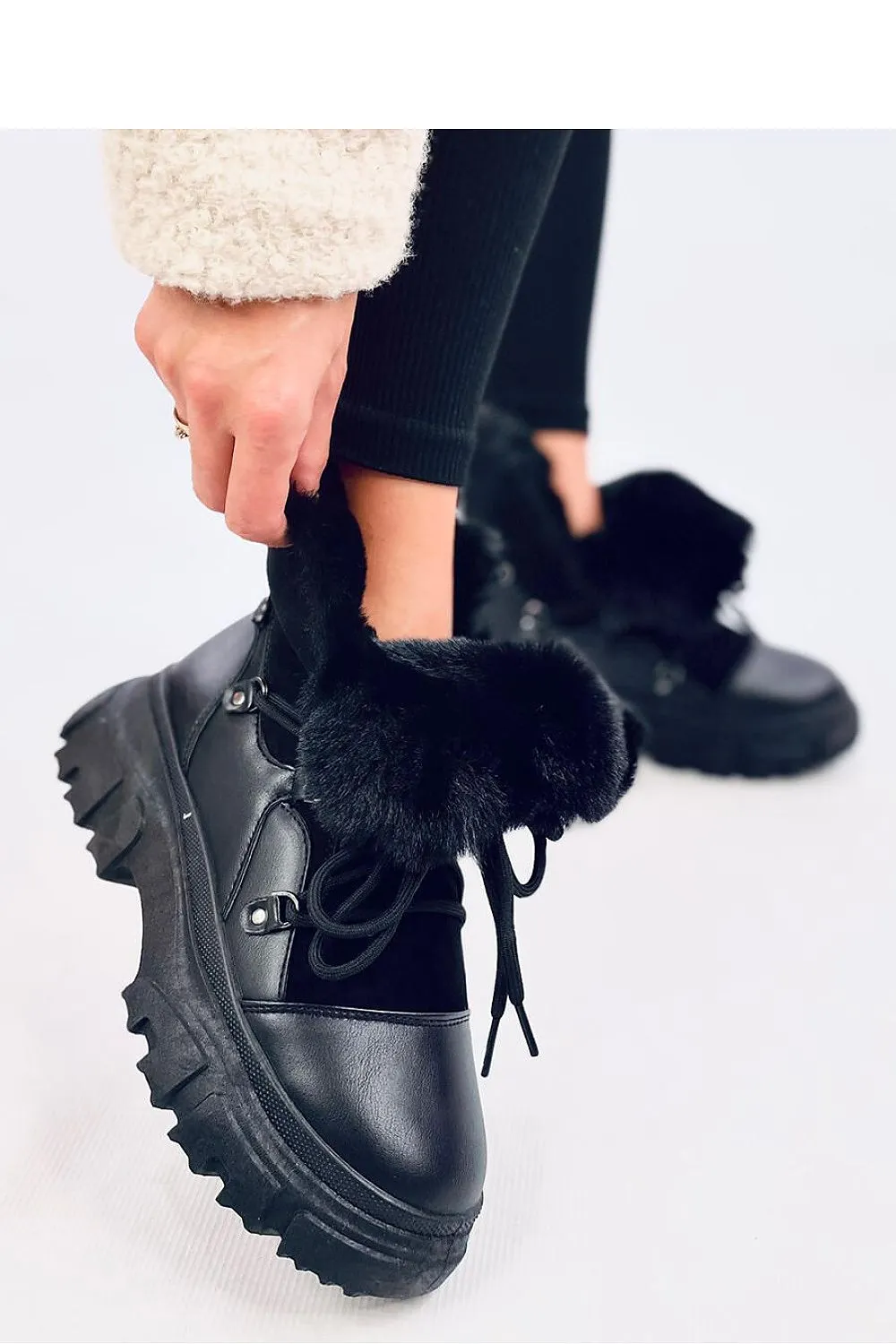 Snow boots