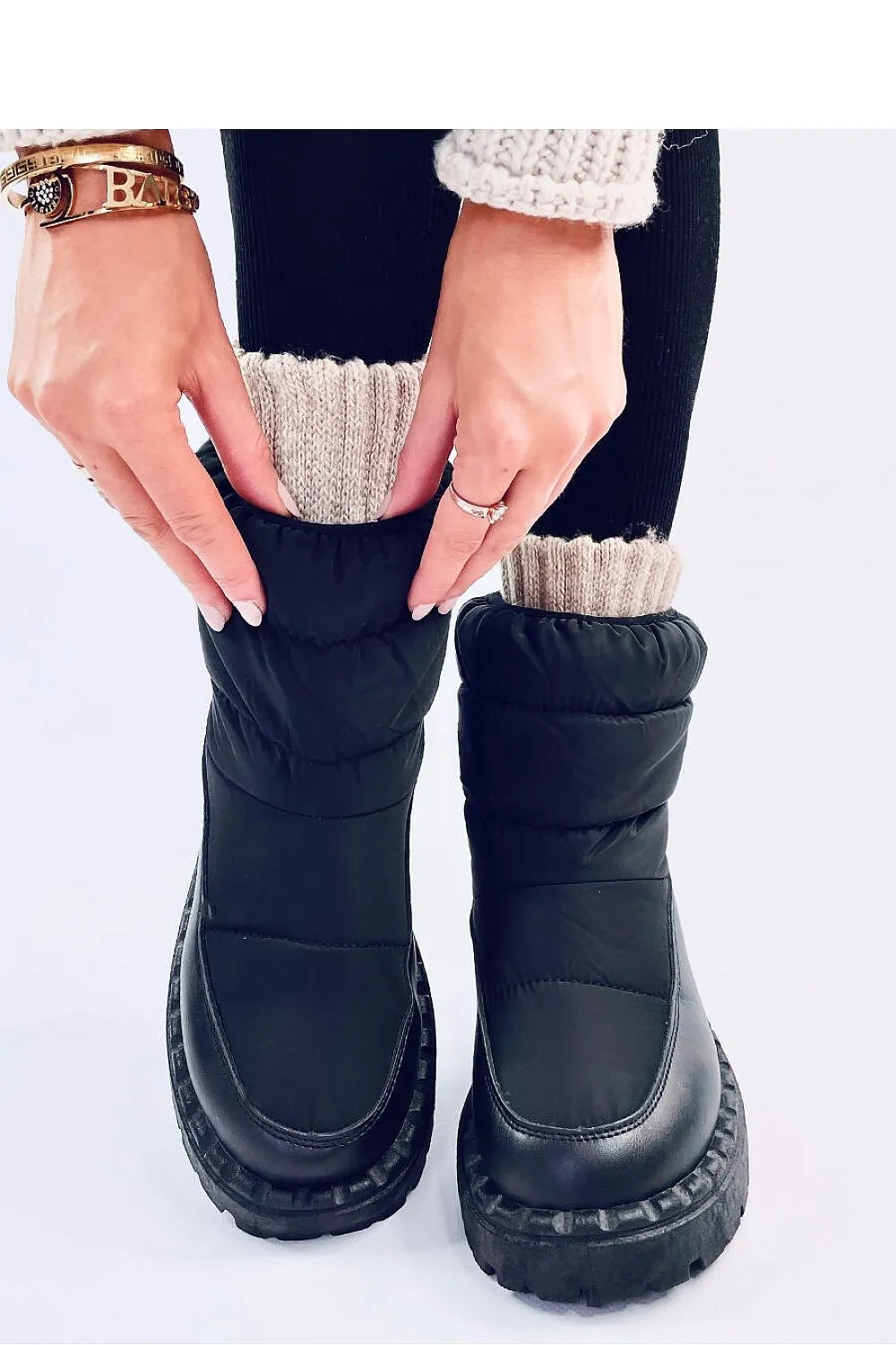 Snow boots