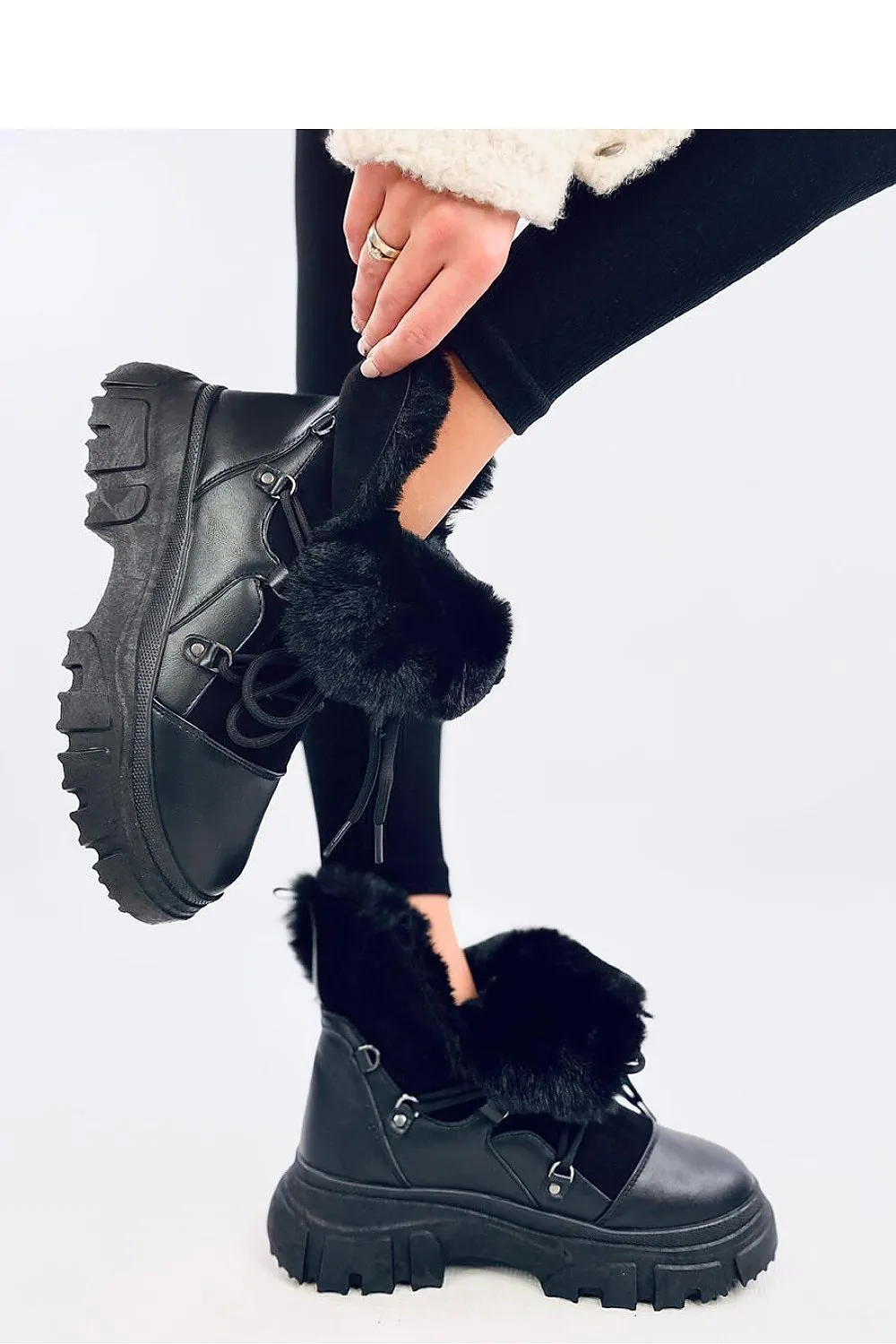 Snow boots