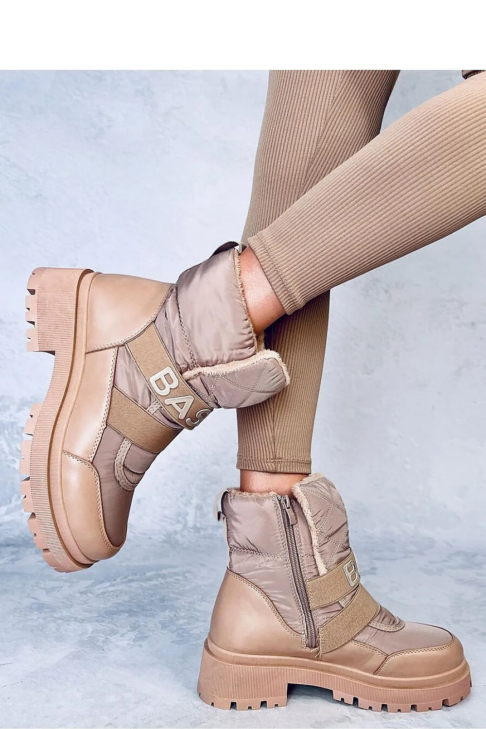 Snow boots