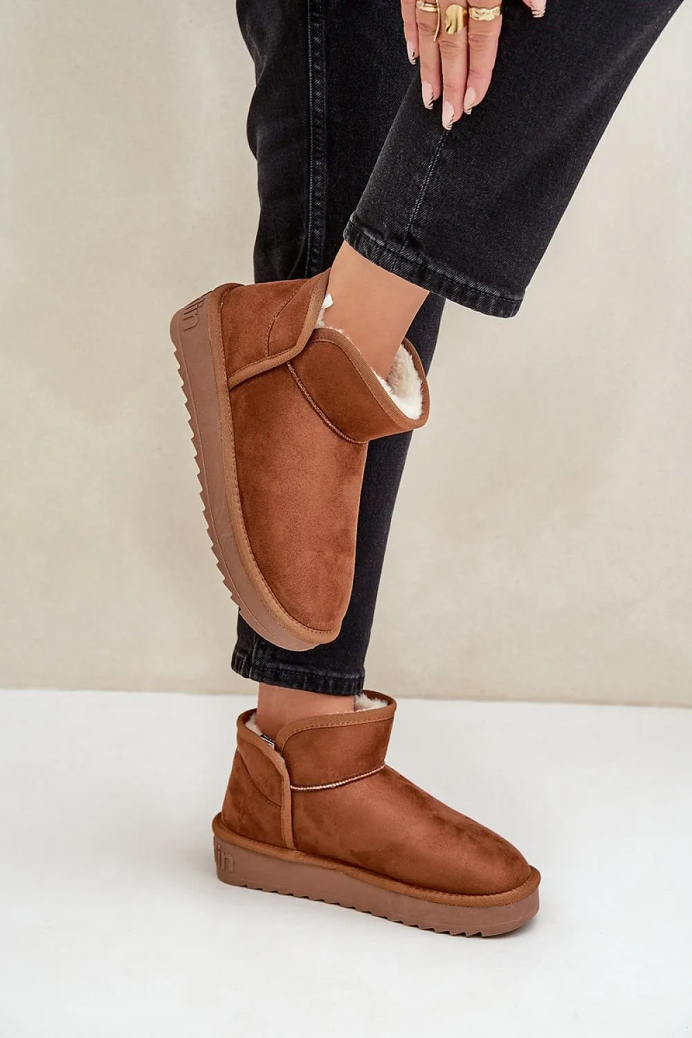 Snow boots