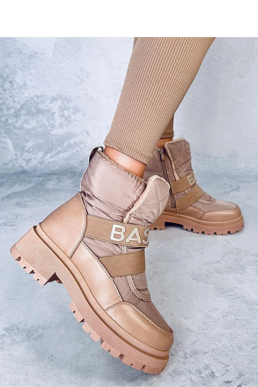 Snow boots