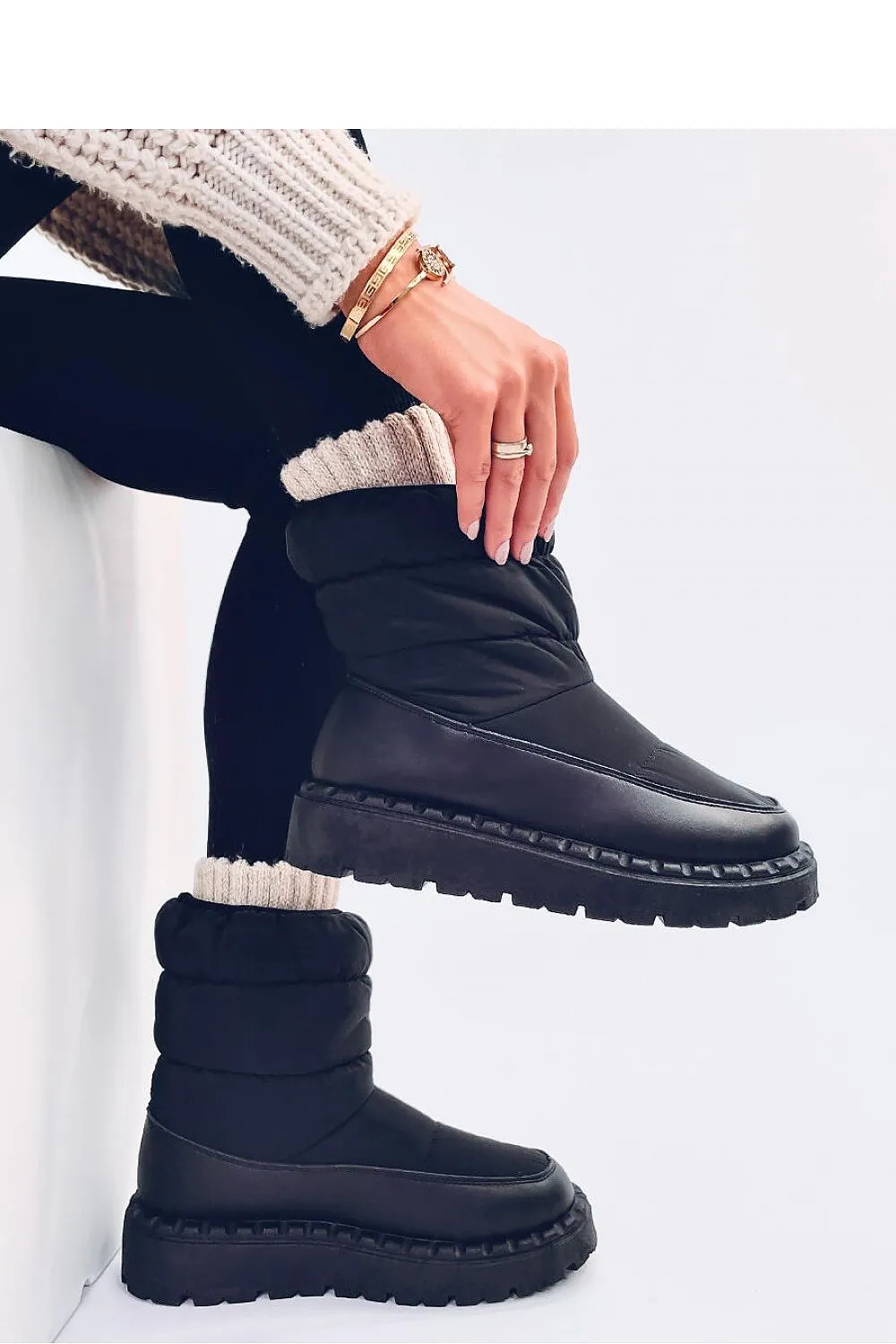 Snow boots