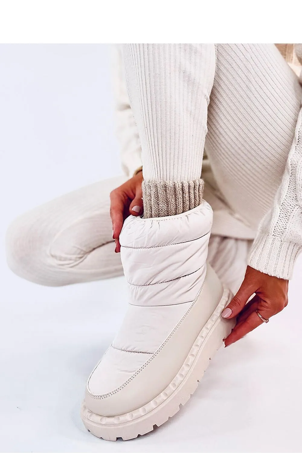 Snow boots