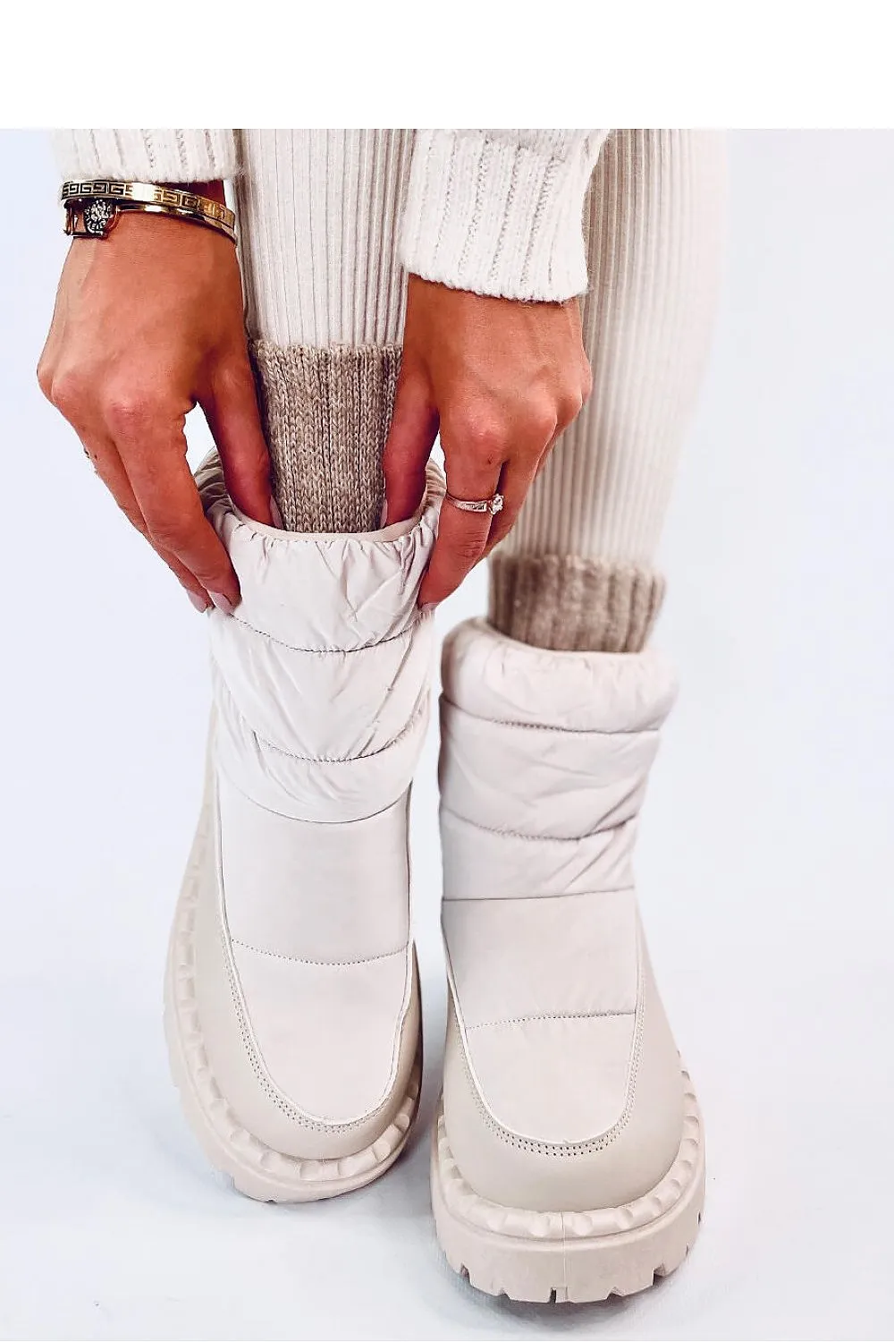 Snow boots