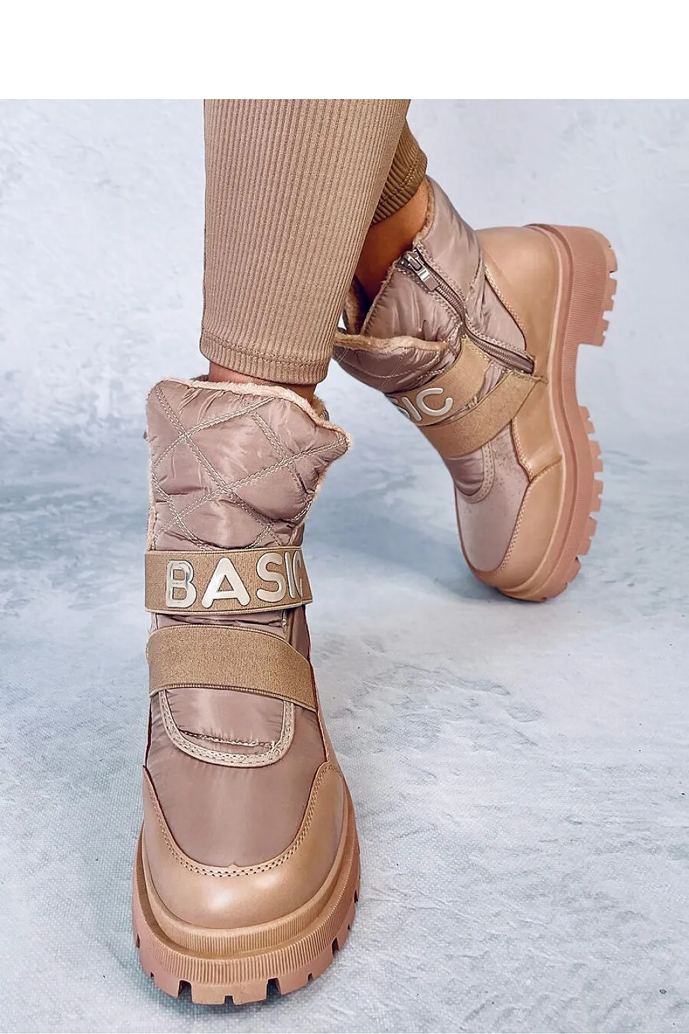 Snow boots