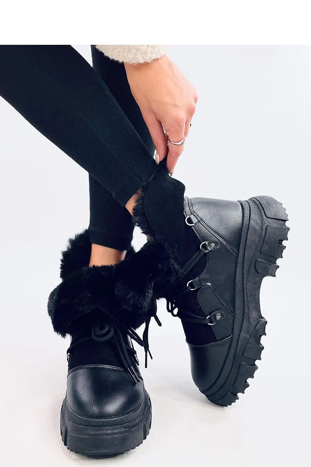 Snow boots
