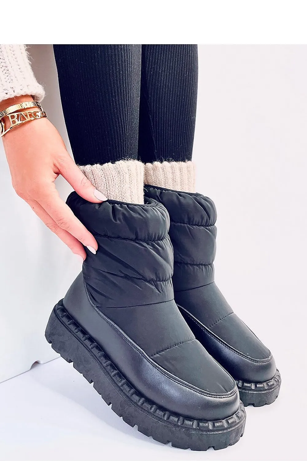 Snow boots