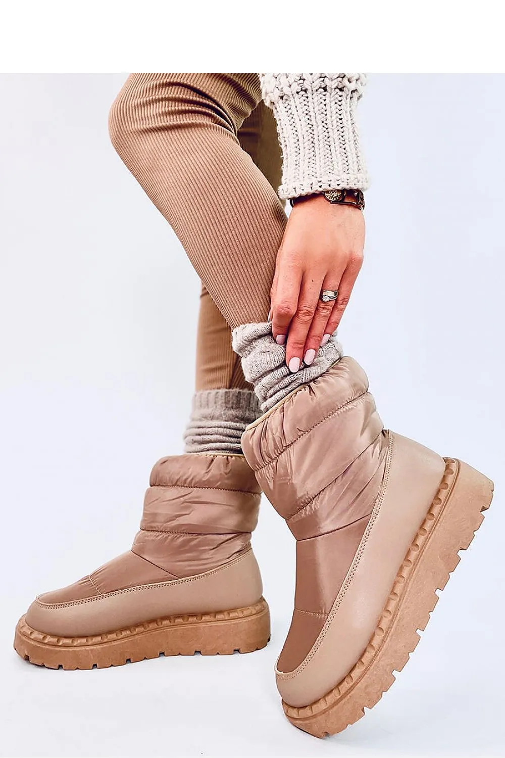 Snow boots