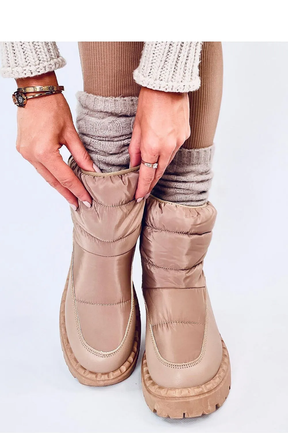 Snow boots