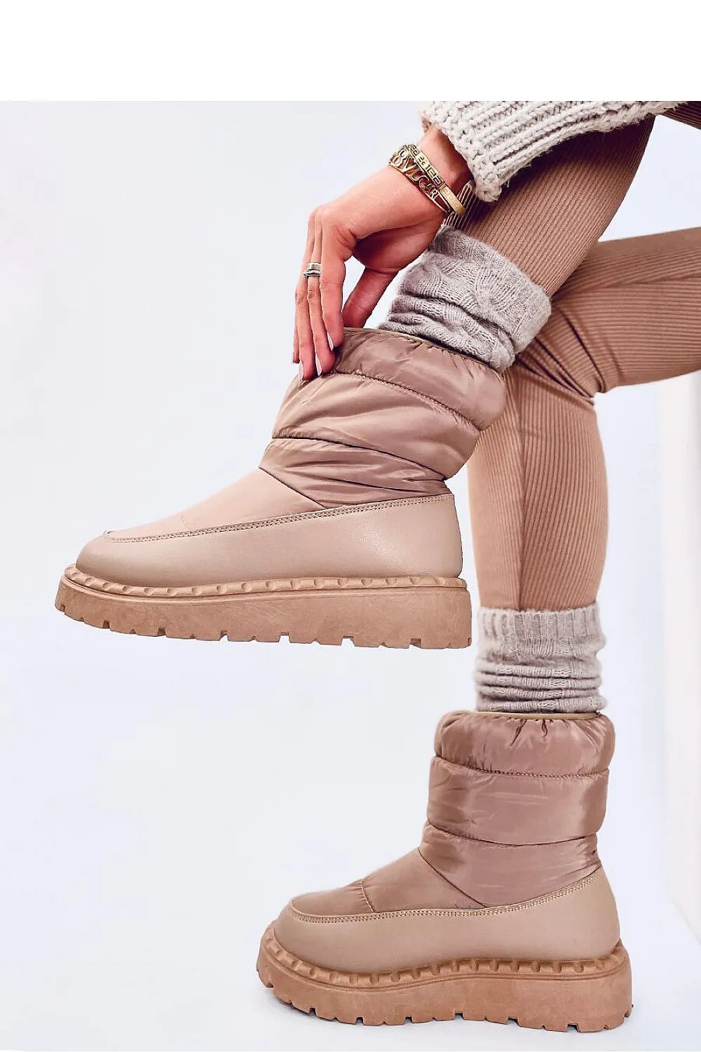 Snow boots