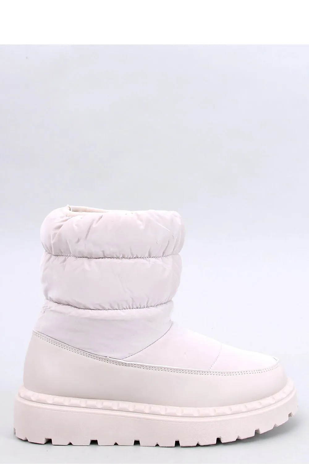 Snow boots