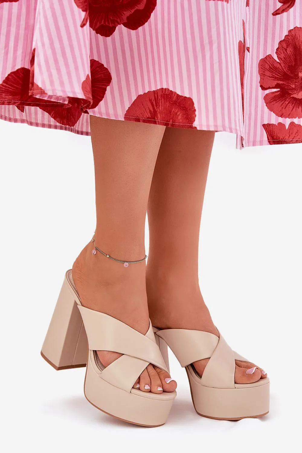 Women's sandals made of eco leather