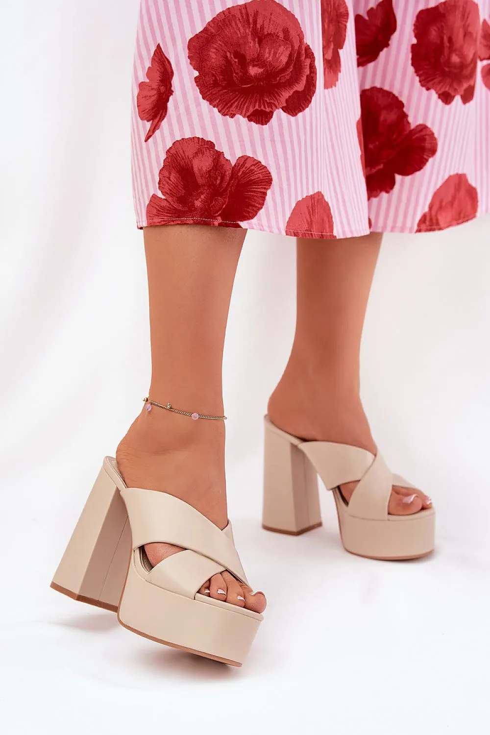 Women's sandals made of eco leather