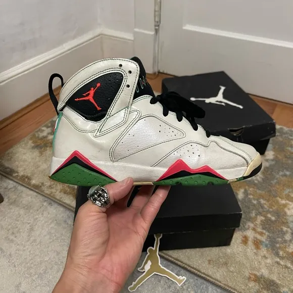 Youth Size 7.5 (Euro Sz 40.5) Jordan 7 Retro GS Sneakers Verde/White/Red-Black